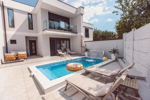 Pool - Mi Casa 2! (Врдник)