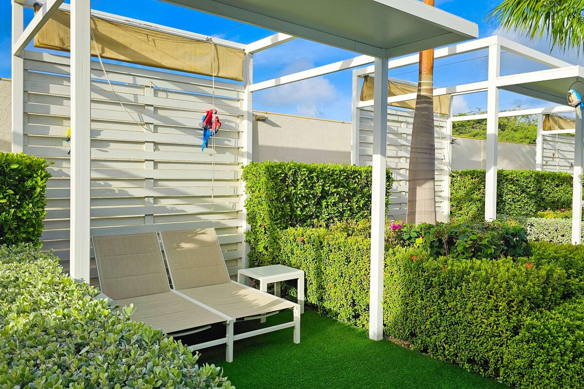 1 King Bed, Non-Smoking, Deluxe Room, Cabana, Sofabed, Adults Only, Mini Fridge, Full Breakfast