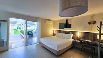 Chambre Standard, 1 trĂšs grand lit, non-fumeur, vue piscine