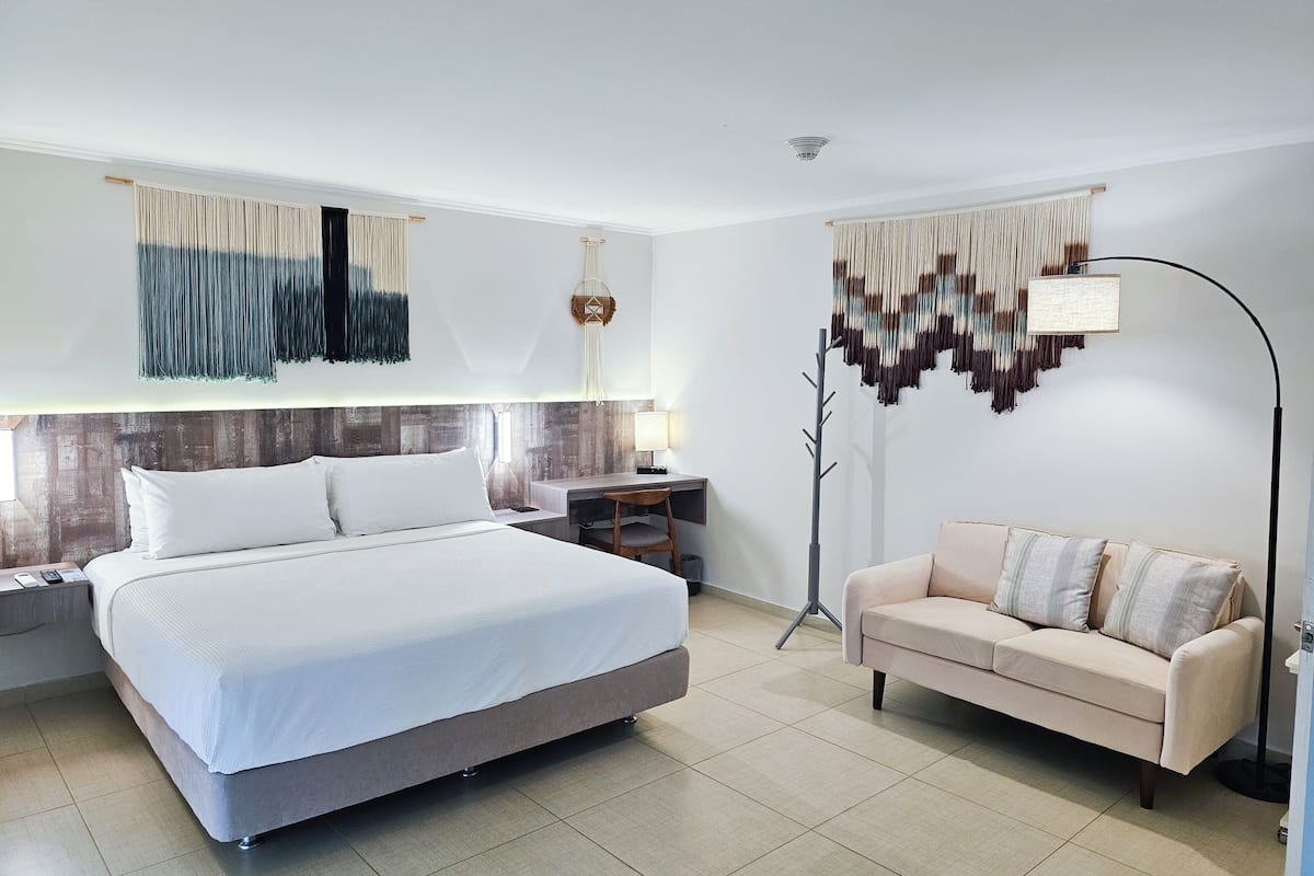 Standard Room, 1 King Bed, Non Smoking, Pool View | 1 bedroom, in-room safe, desk, blackout drapes