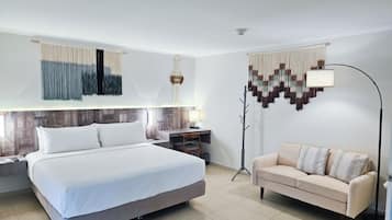 Standard Room, 1 King Bed, Non Smoking, Pool View | 1 bedroom, in-room safe, desk, blackout drapes