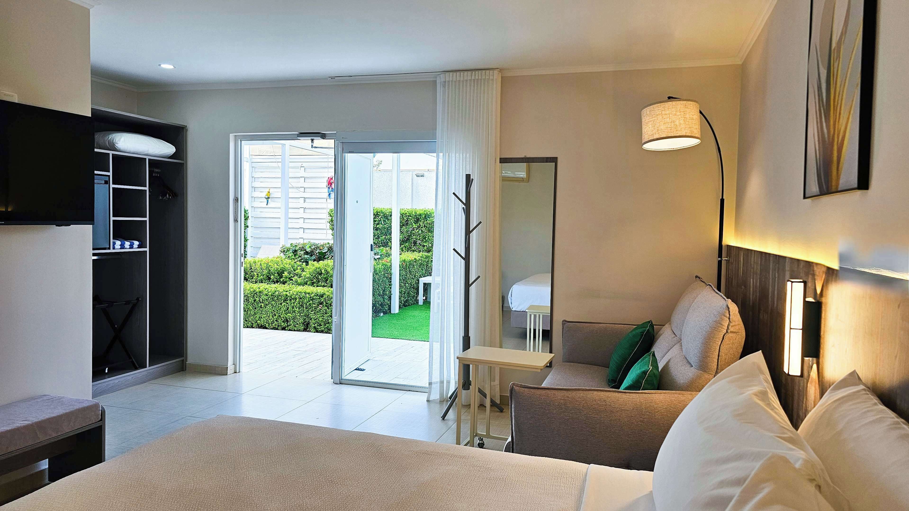 Deluxe Room, 1 King Bed with Sofa bed, Non Smoking (with Sofabed) | In-room safe, desk, blackout drapes, iron/ironing board