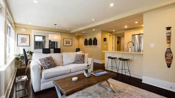 TV, fireplace, stereo