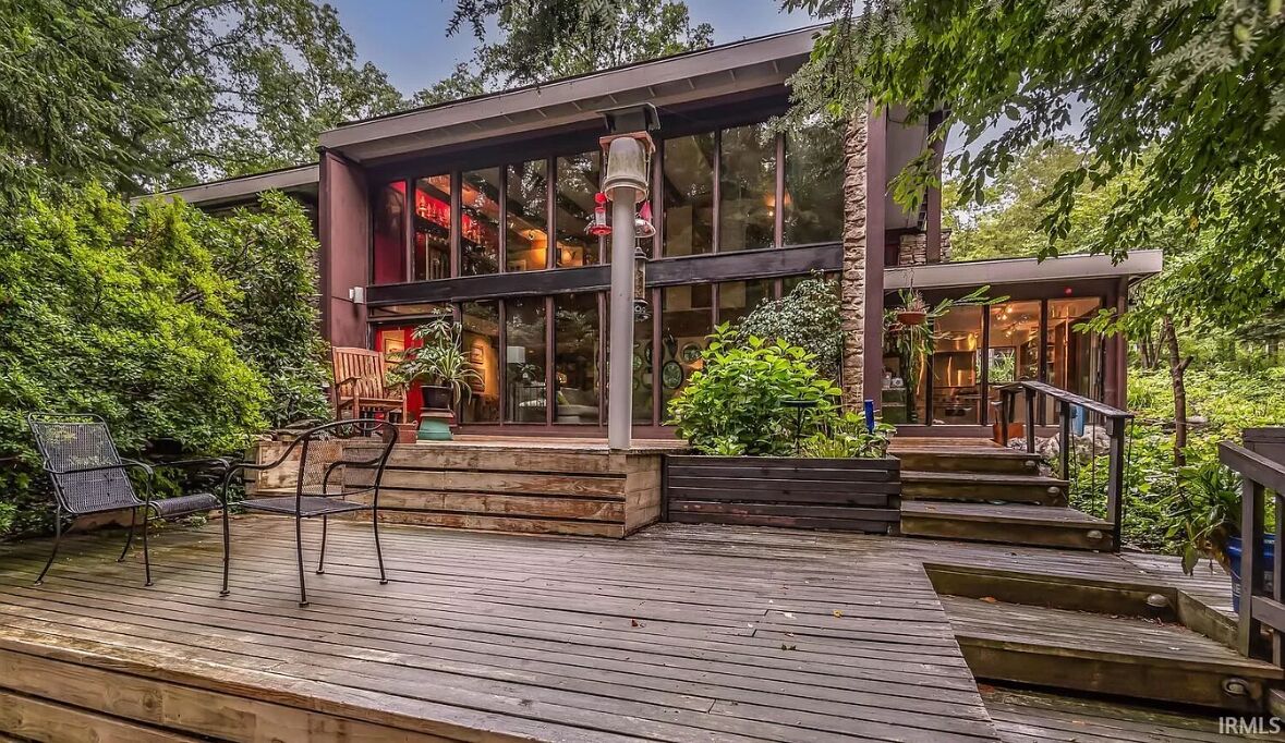 Large, spacious, private location. 15 minutes from IU.Pet friendly
