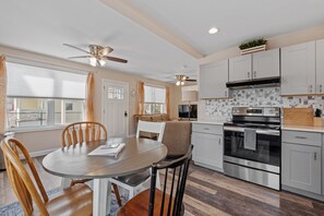 Fridge, microwave, oven, stovetop - Steps from Hampton Beach and all entertainment! 2bdrm, parking spot, pets ok! (Hampton)