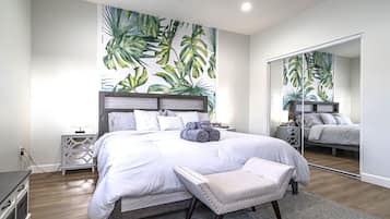 3 habitaciones, escritorio, tabla de planchar con plancha y wifi