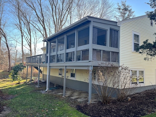 Spacious 4 BR Home, Steps to Lagoon, Minutes to Downtown Oak Bluffs and Beaches!