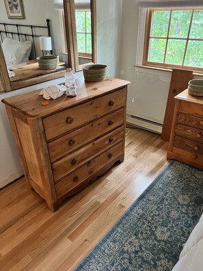 4 عدّة غرف نوم ومكواة/لوح كي وواي فاي مجانًا وملاءات أسرّة