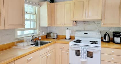Spacious 4 BR Home, Steps to Lagoon, Minutes to Downtown Oak Bluffs and Beaches!