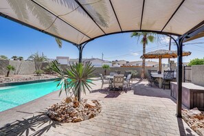 Outdoor dining - 5 Mi to Beach: Poolside Paradise in Lake Havasu! (Lake Havasu City)