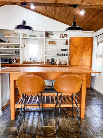 Cozy Costal House 5 minuets from the beach and walking distance to downtown!