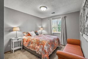 3 sovrum, skrivbord, strykjärn/strykbräda och wi-fi