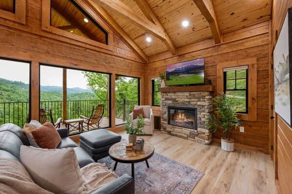 Smart TV, chimenea, oficina