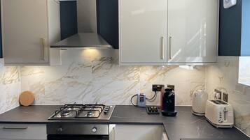 Fridge, microwave, oven, stovetop