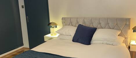 2 chambres, fer et planche à repasser, Wi-Fi gratuit, draps fournis