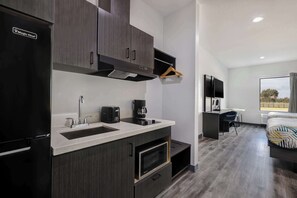 Bed sheets - Studio 6 Katy, TX – Energy Corridor (Katy)