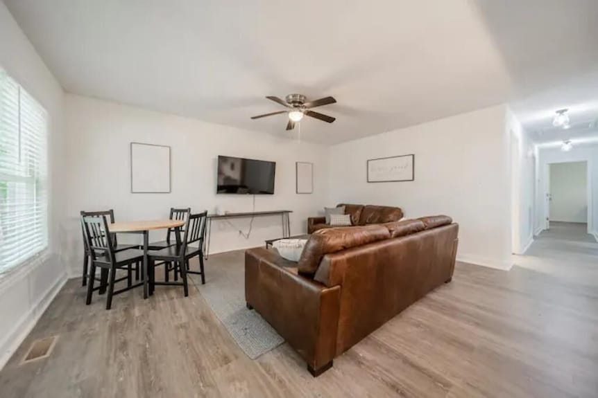 Charming 4 Bedroom House Just Outside Of Uptown - Charlotte
