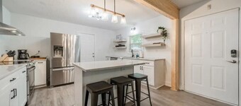 Charming 4 bedroom house just outside of Uptown