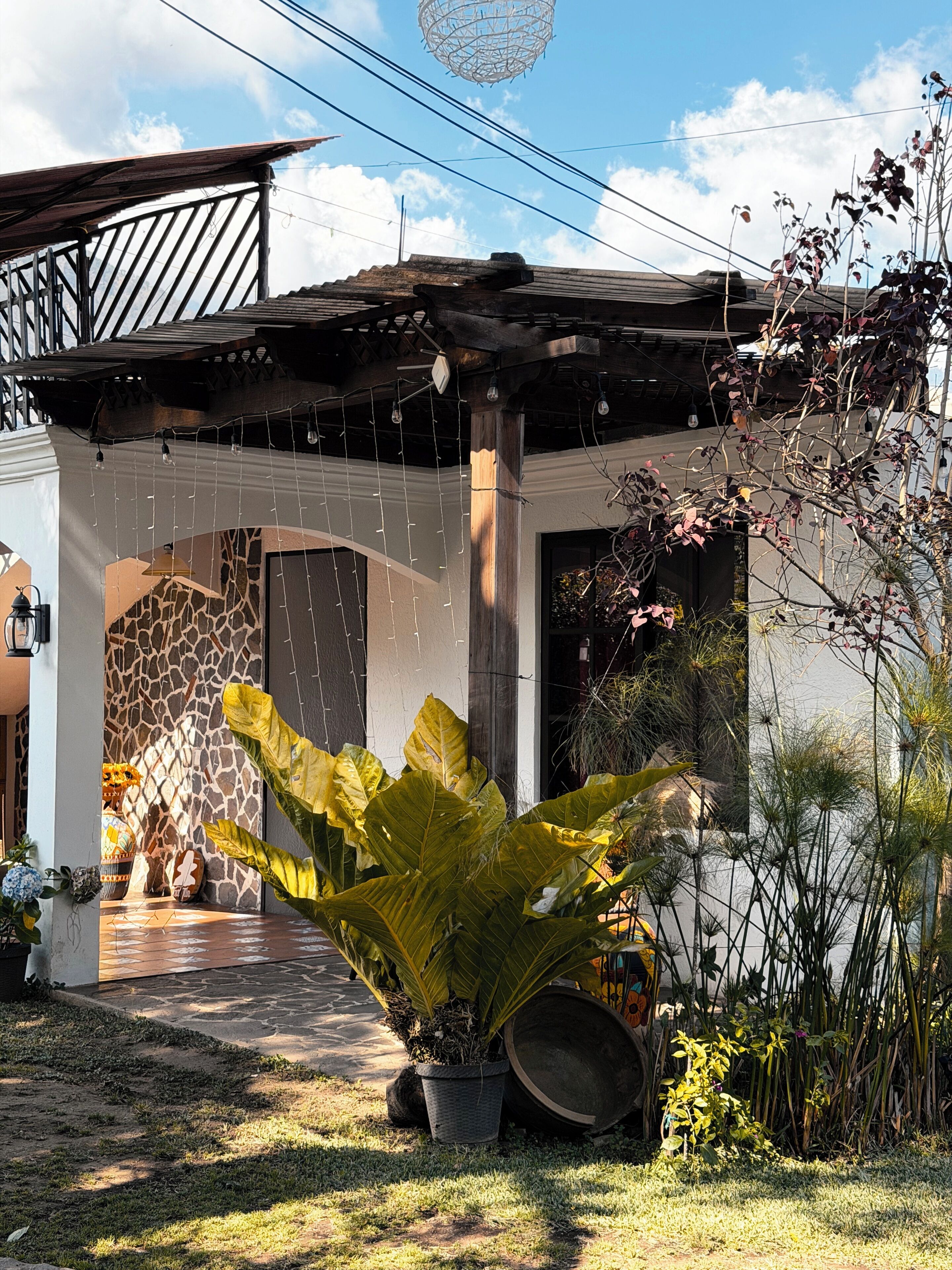 Vista frontal de la propiedad