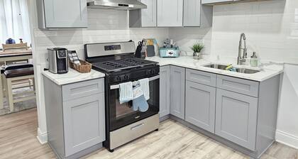 Charming, luxe, modern home near Naval base, Six flags, Casino, Gurnee Mills