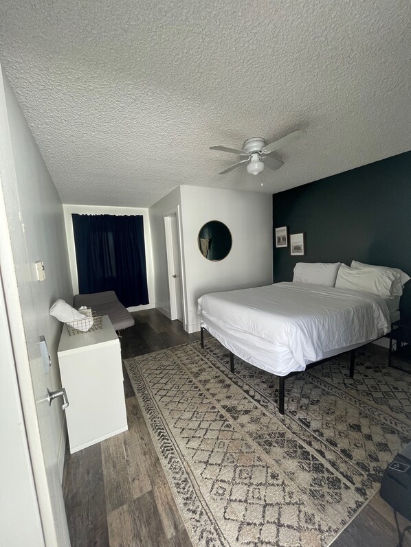 5 bedrooms, free WiFi, bed sheets