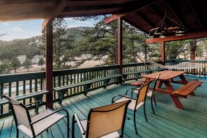 Outdoor dining - Cozy Mountain Home with Great Views, Deck & WiFi (Lyons)