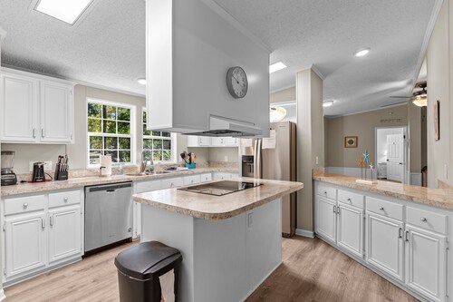 Sand Dollars - 5mins to beach, huge lot, pet friendly and boat parking! 
