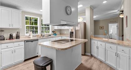 Sand Dollars - 5mins to beach, huge lot, pet friendly and boat parking!