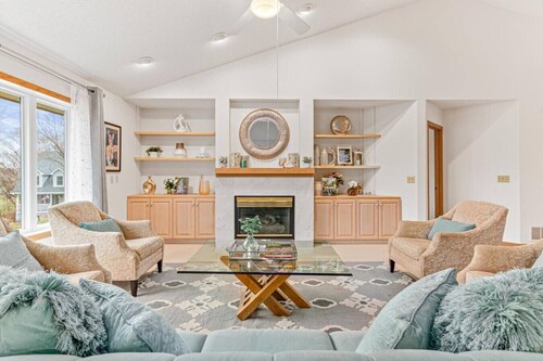 Minnesota Oak Ridge Estate: Burnsville and Apple Valley near Mall of America