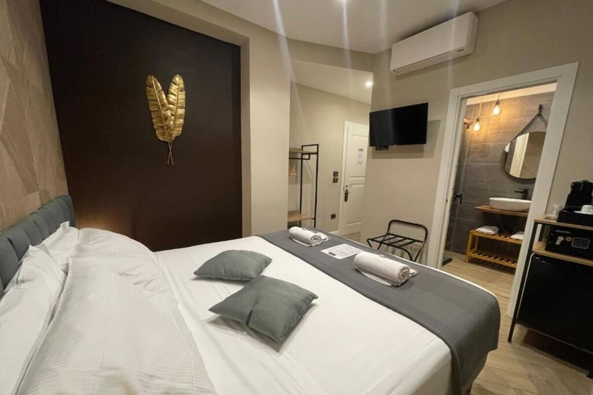 Standard Room | Premium bedding, down comforters, memory foam beds, minibar