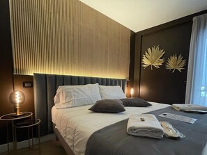 Superior dubbelrum eller tvåbäddsrum - 1 sovrum - balkong - utsikt mot staden | Sängtillbehör av högsta kvalitet, duntäcken och memory foam-madrasser