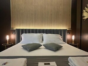 Superior dubbelrum eller tvåbäddsrum - 1 sovrum - balkong - utsikt mot staden | Sängtillbehör av högsta kvalitet, duntäcken och memory foam-madrasser