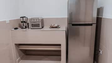 大型冰箱、烤箱、咖啡機/沖茶器、烤麵包機
