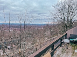 Property grounds - Camelback mountain condo with incredible views! Quick walk to the slopes! (Tannersville)
