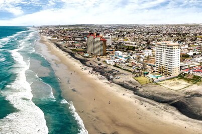Luxury Rosarito Beachfront 2 Bedroom 5 min Walk 2 Baja beach fest papas & Beer