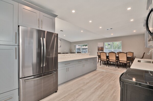 Private kitchen - Spacious 4 bedrooms, 2 bathroom house with pool (Miramar)