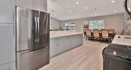 Spacious 4 bedrooms, 2 bathroom house with pool