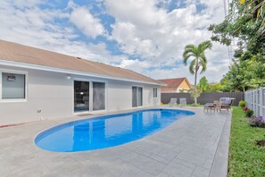 Pool - Spacious 4 bedrooms, 2 bathroom house with pool (Miramar)
