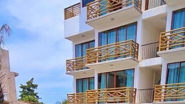 A hotel with a swimming pool, multiple balconies, and a modern architectural design. - Hotel Casa Shula Acapulco (Coyuca de Benitez)