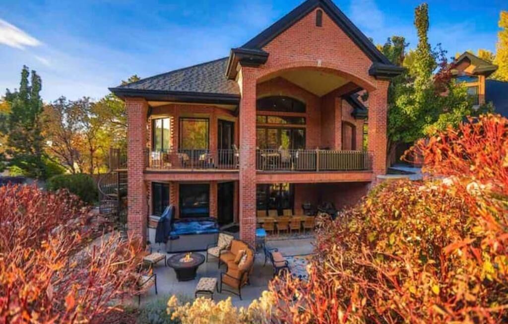 Mountainside Memories Estate