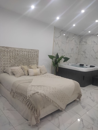 Spa. Studio Romantique Indépendant Avec Jacuzzi