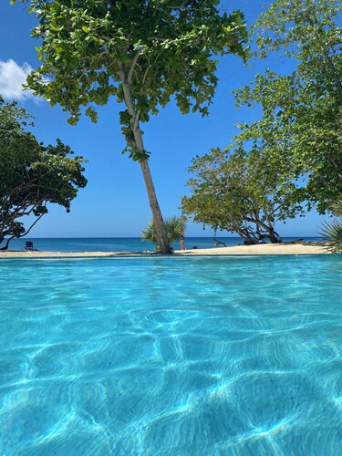 The Sapphire | Negril Sunset Oceanfront Villa