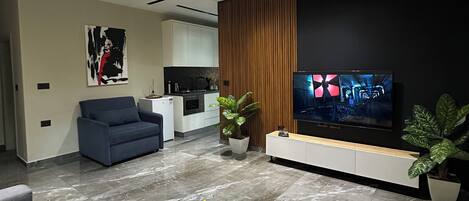 Familielejlighed | Opholdsområde | 55-tommers LED-tv med kabelkanaler, Netflix, streamingtjenester