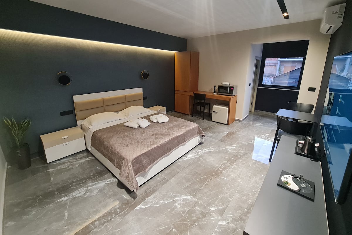 ROOM 03 | 1 bedroom, Egyptian cotton sheets, premium bedding, memory foam beds