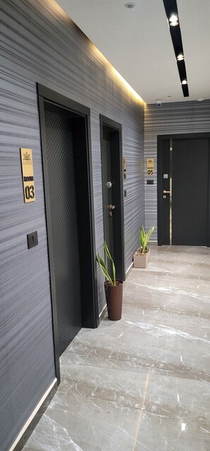Property entrance - La Mirage Suites & Apartments (Tirana)