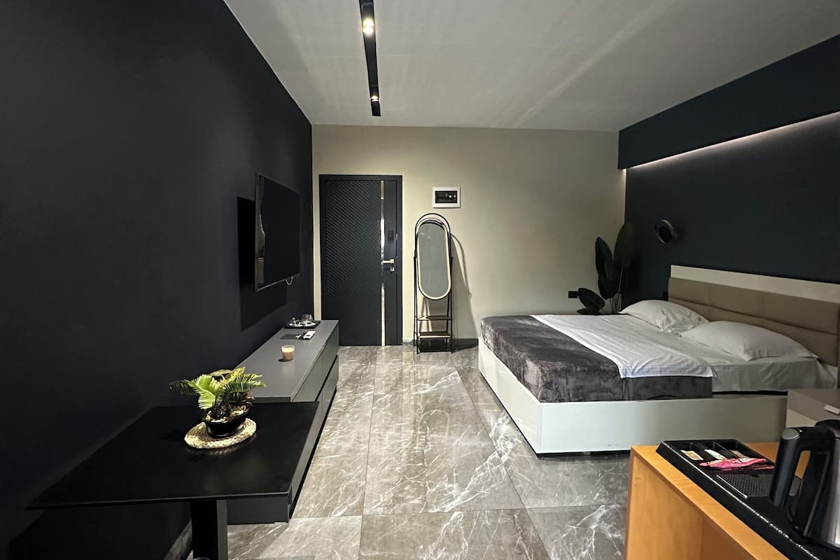 Habitació doble Deluxe, 1 llit de matrimoni | 1 dormitori, llençols de cotó egipci i roba de llit d'alta qualitat