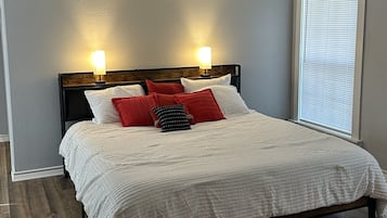 3 habitaciones, escritorio, tabla de planchar con plancha y wifi gratis