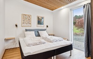 6 bedrooms, travel cot, free WiFi