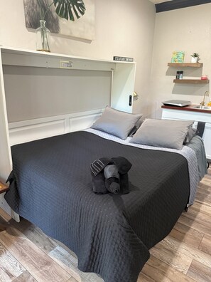 1 bedroom, in-room safe, desk, iron/ironing board