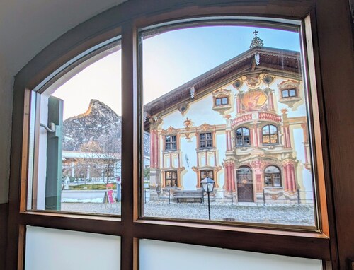 New! Modern Bavarian flair with Mountain View in front of famous Pilatushaus!